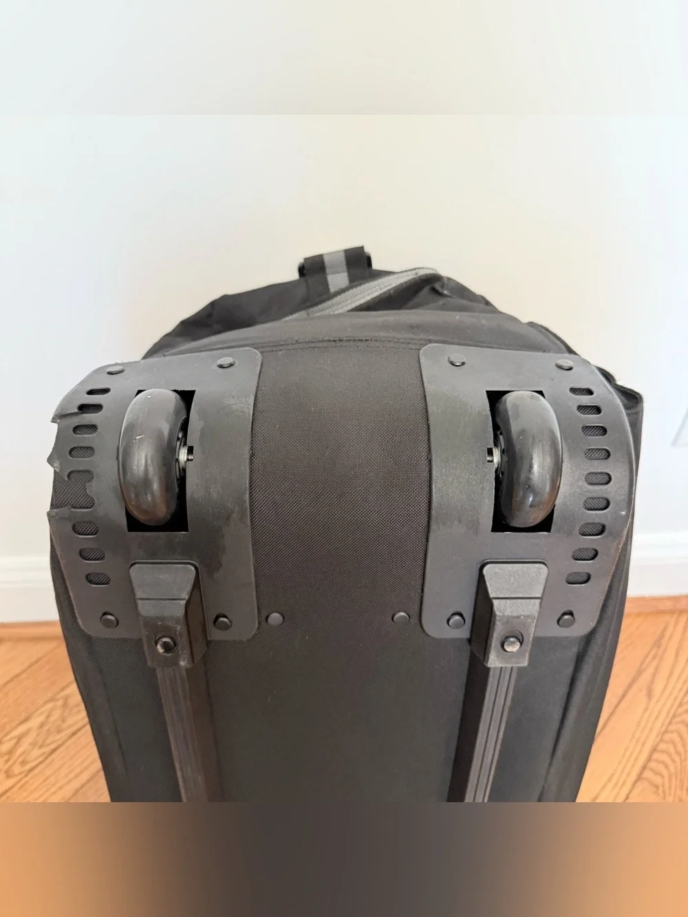 Eddie Bauer 22” Rolling Duffel Bag Black Wheeled Luggage Carry On Pull Handle